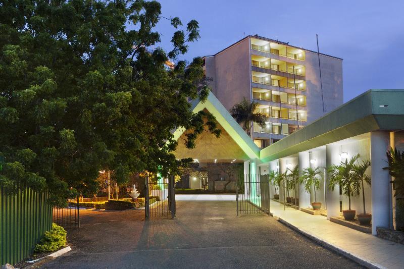 Holiday Inn & Suites Port Moresby, An Ihg Hotel Экстерьер фото